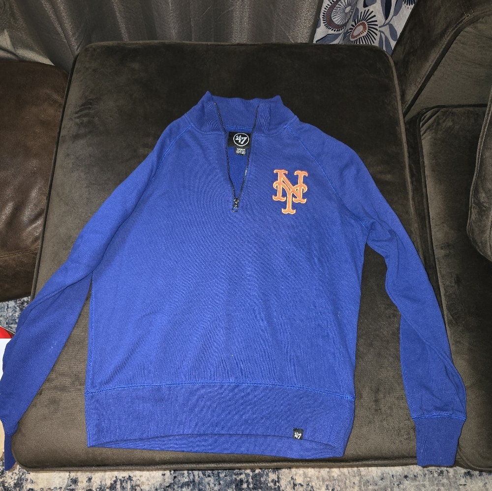 Mets Sweater and graphic Tee